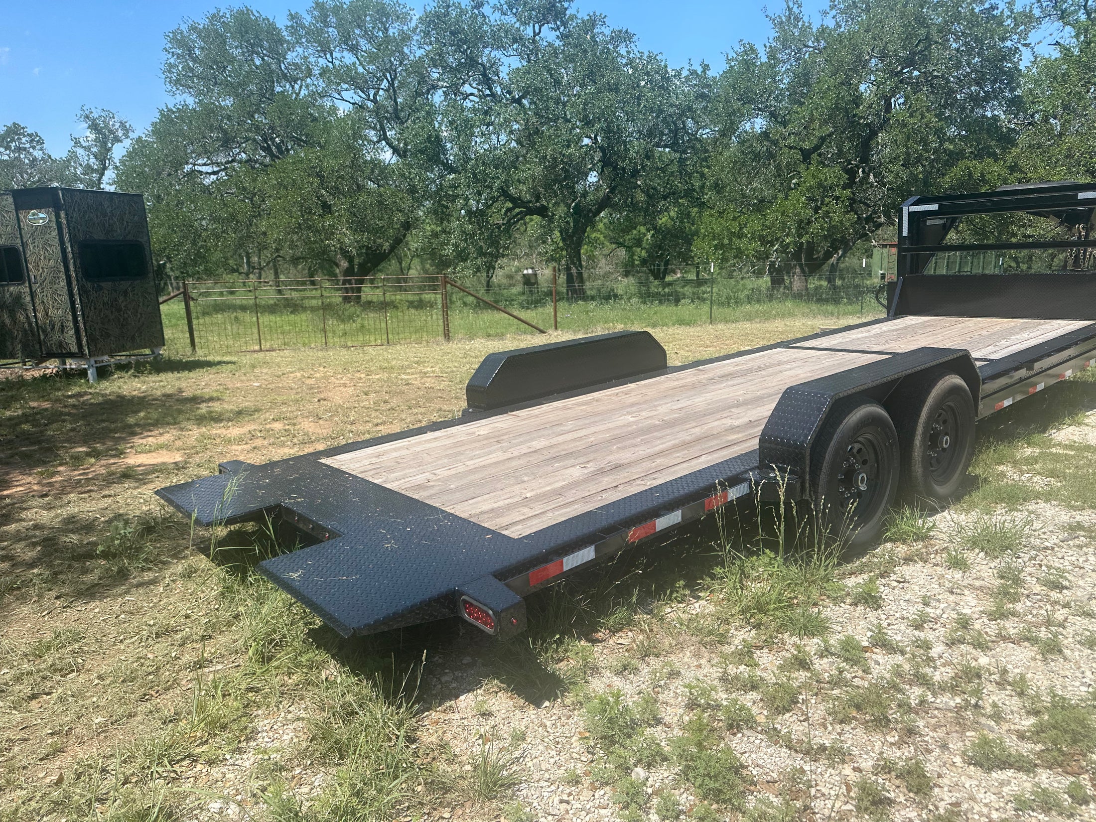 Delco 83" x 24' 8' deck Tandem Gooseneck Tilt 7786