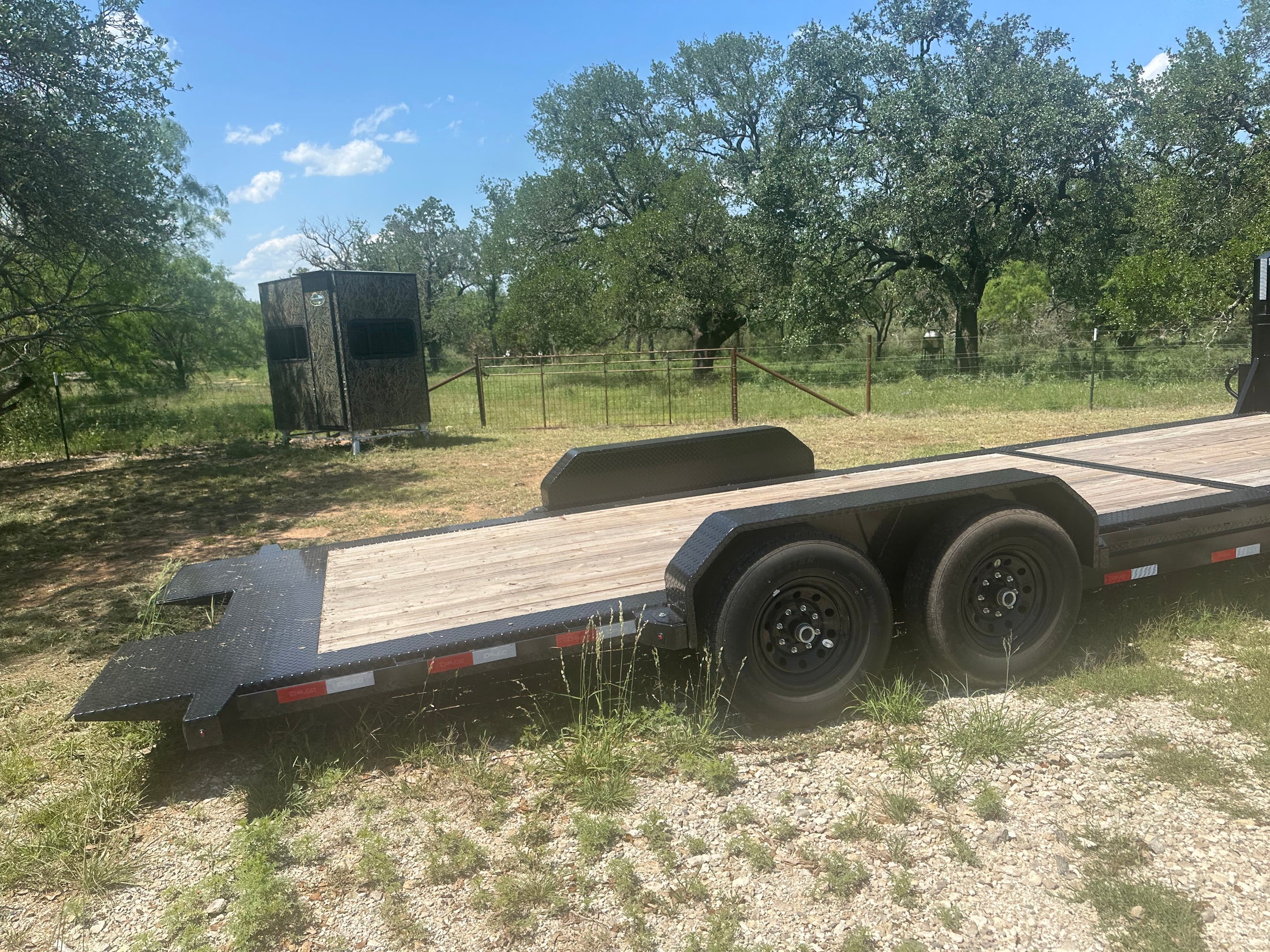 Delco 83" x 24' 8' deck Tandem Gooseneck Tilt 7786