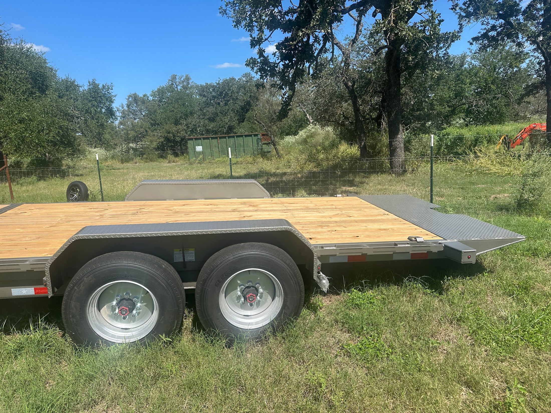 USED DP Platinum- 2025 Tilt 8k 83x22.5 - 1495