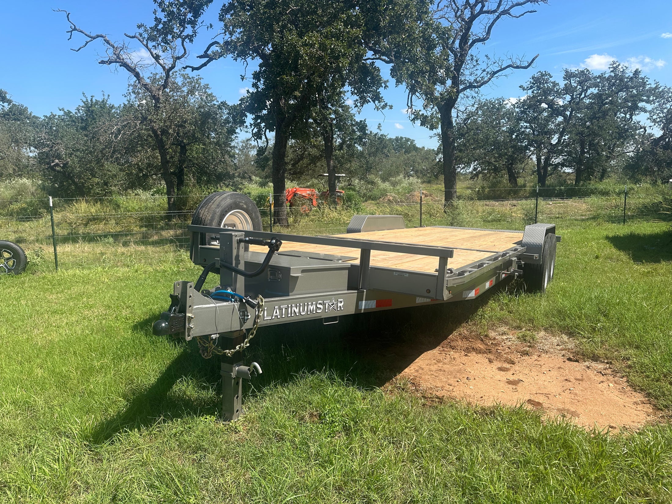USED DP Platinum- 2025 Tilt 8k 83x22.5 - 1495